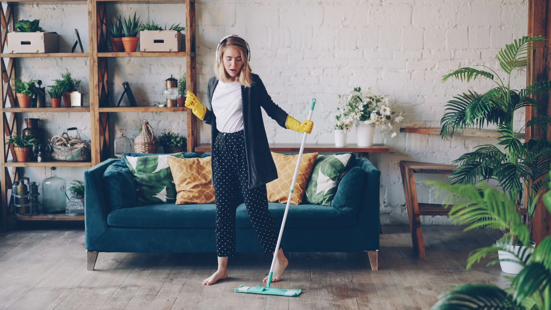 quick apartment cleaning